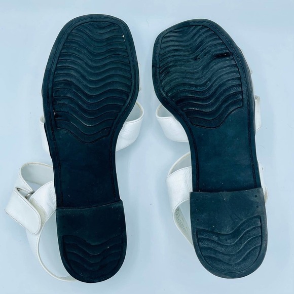 Vintage Laura Scott White Leatherv Sandals - Picture 9 of 10